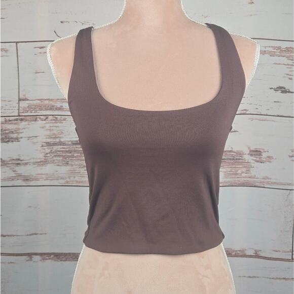 Aritzia Babaton Scoop Neck Racerback Cropped Tank Brown Size Medium - Picture 1 of 6